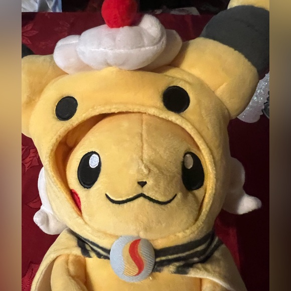 Pokemon Center Pikachu Mega Ampharos Poncho Plush Doll Gold Tag Chinese Edition - Picture 3 of 10